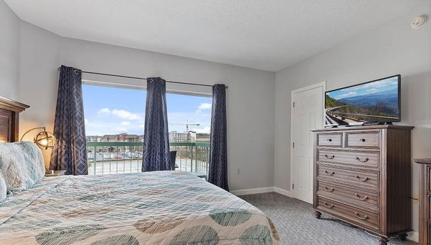 City View 611 3BD Condo with Jacuzzi Tub and Fireplace by RedAwning - Foto 2, Habitación