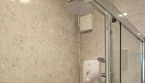 The Old Fire Station at Colerne - Foto 4, Shower