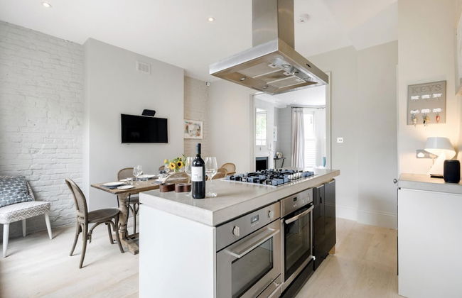 Chic Wandsworth Home With Patio - Photo 28