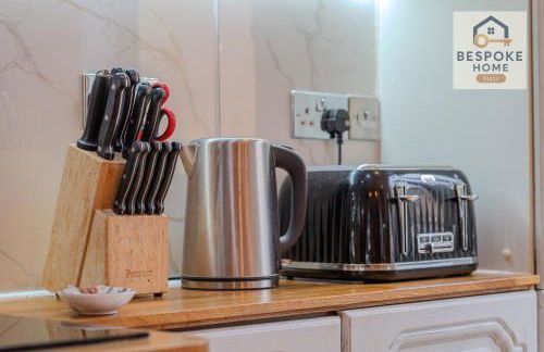 Modern 4 Bed 3 Bath House - 4 Groups with FREE Parking - Central London - Foto 13