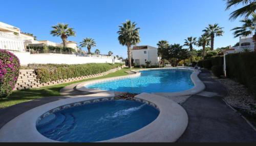 Modern, lovely, poolside 2 bedroom apartment - Foto 1