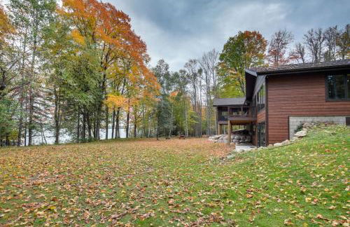 Impressive Presque Isle Lake House with Water Access - Foto 29