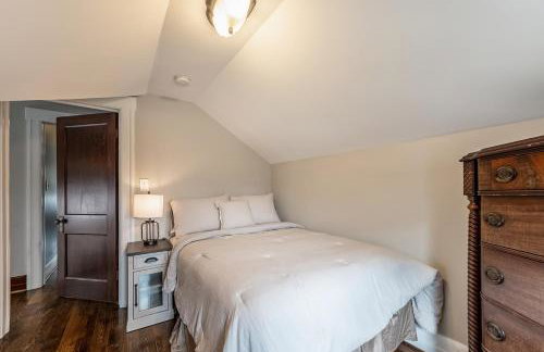 Steps to Dtwn Plymouth! Home with Dog-Friendly Yard - Foto 16