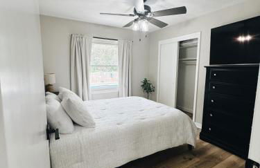 Newly Renovated Home With Pool - Foto 50