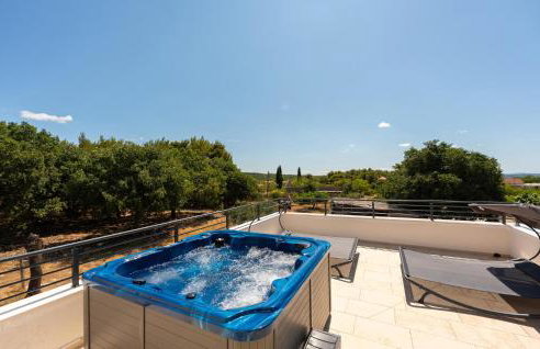 4 Bedroom Gorgeous Apartment In Korlat - Foto 1