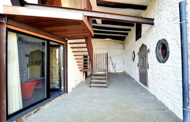 Studio in Former Coach House - Photo 1