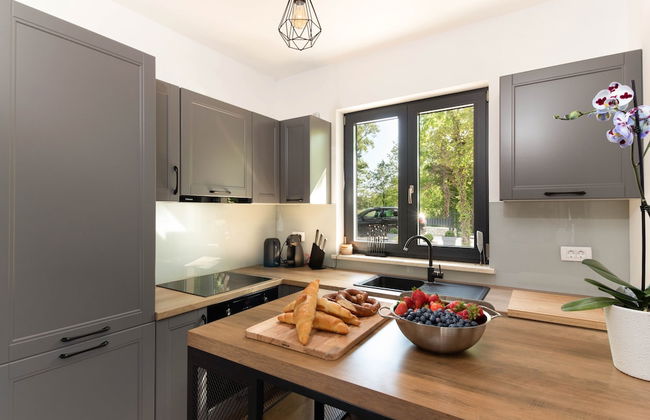 Villa PORTUM - Where Serenity & Comfort meet, Luxurious Woodland Retreat with Private Heated Pool & Amenities - Foto 11