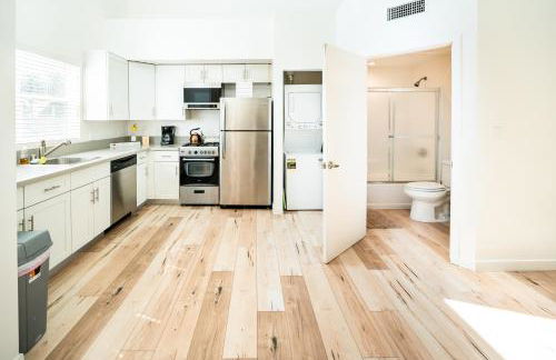 Unique 3-Level Loft with One bedroom & Two Full Bathroom - Foto 8