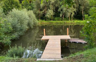 Drewniana chata nad stawem - Foto 42