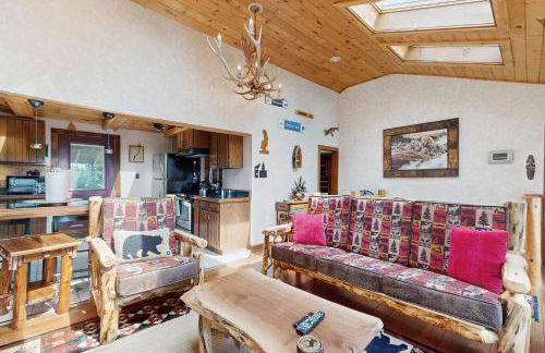 Mtn-View Family Cabin! 9 Mi to Lake George Village - Foto 8