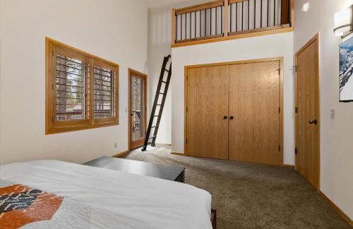 Treehouse Cabin Hot Tub Sauna Game Room - Foto 42