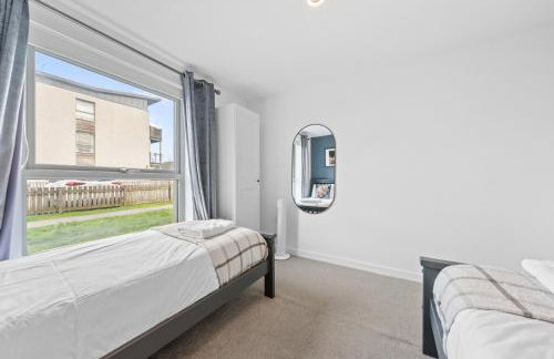 Modern Stirling Apartment - Free Parking - Photo 29
