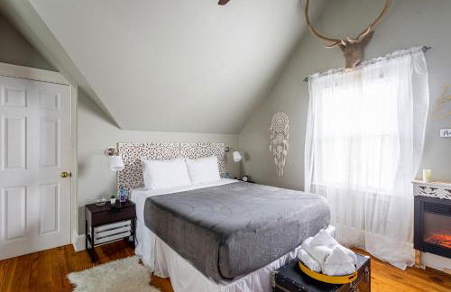 Charming 2BR Getaway with Modern Comforts - Foto 13