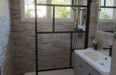 Vue magnifique sur le port appartement 80m2 piscine tennis parking climatisation - Foto 26