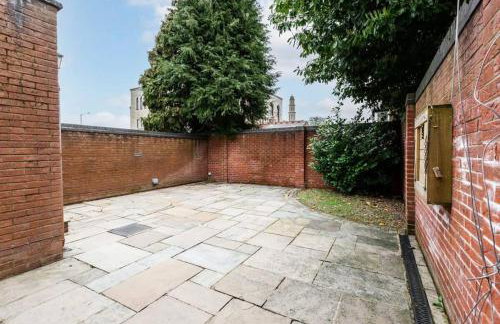 Albert Stays - 5 bed Sleeps 11 - Free Parking - Photo 13