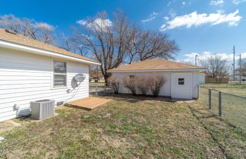 2 Bed 1 Bath Home w 2 Car Garage & Fenced Yard - Photo 23