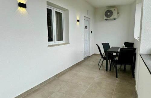 Cellinis Home Apartment - Photo 18