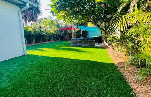 Luxury 2/2 private oasis w/Hot Tub walk to Beach - Foto 44