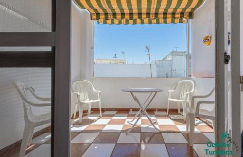Coqueto apartamento céntrico con terraza y parking - Foto 5