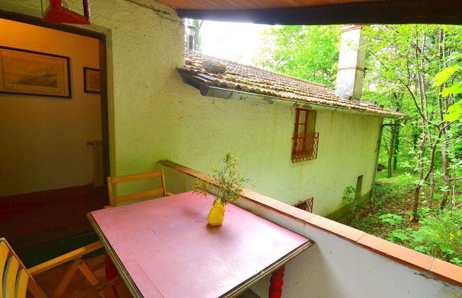 Peaceful Retreat With Shared Pool - Photo 22