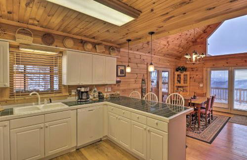 Smoky Mountain Cabin with Hot Tub and Views! - Foto 10