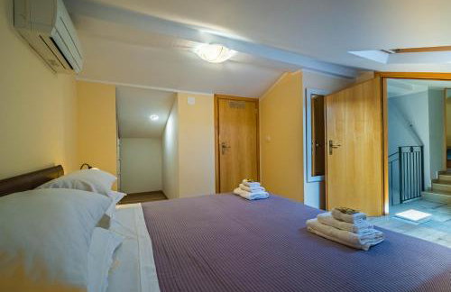 LUXURY VILLA ON SPACIOUS PRIVATE PROPERTY - Photo 35