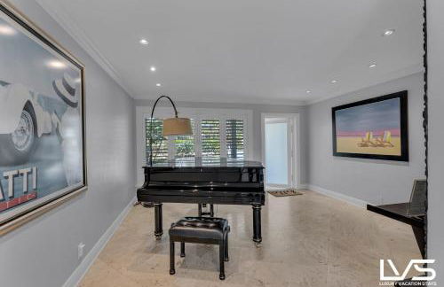 New Royal 80ft Waterfront Wlk2Beach HotPool Spa KitchenBBQ - Foto 27