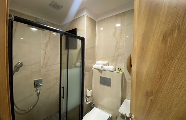 Rena Grand Residence & Suite - Photo 26