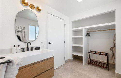 The Maya - Entire Hotel Buyout - Private Gym - Private Game Room - Private Living Area - Foto 108