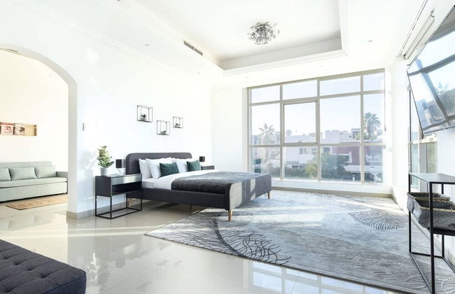 Spectacular Al Wasl Villa - With Private Pool - Photo 9