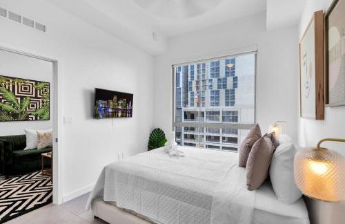 Miami Magic Vibrant 2 Bedroom with Free Parking - Photo 14