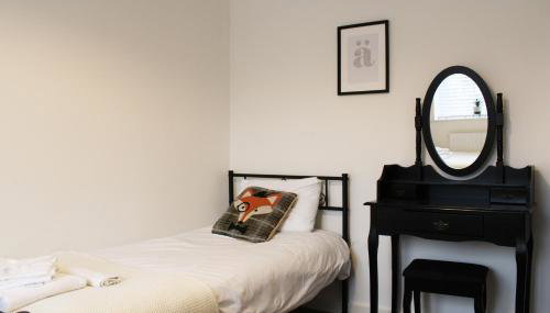 Abingdon - Private Flat with Garden & Parking 02 - Foto 5, wardrobe