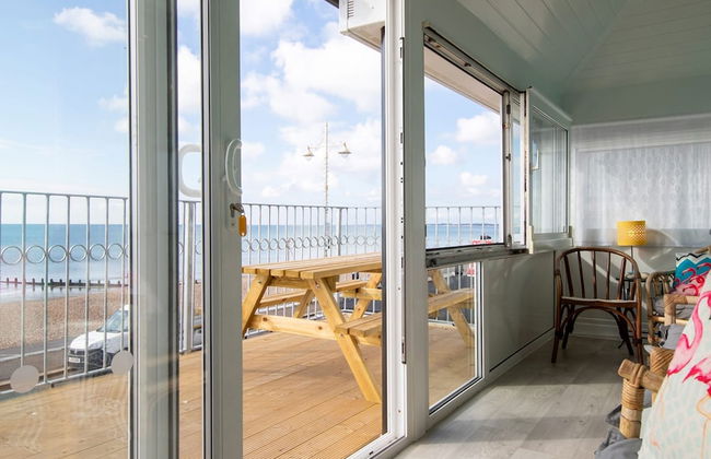 Beautiful Beachfront House wth Balcony Sea Views - Foto 55