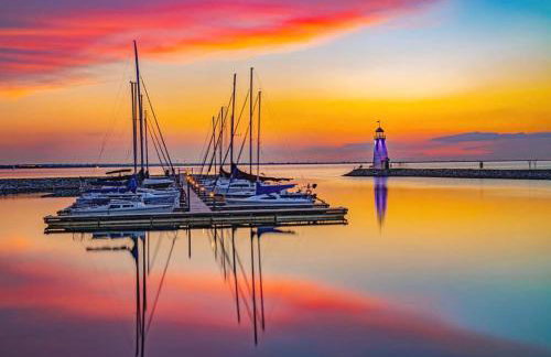 6BR Dream Getaway w Heated Pool & Peaceful Vibe - Photo 1