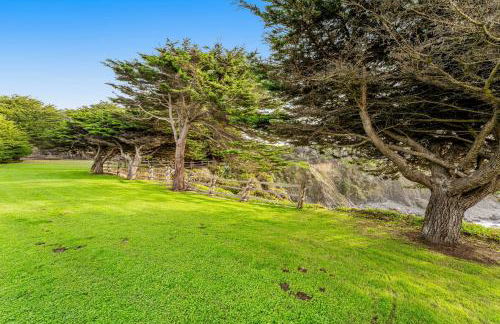 Oceantfront Estate with Luxury Kitchen & Game Room - Photo 40