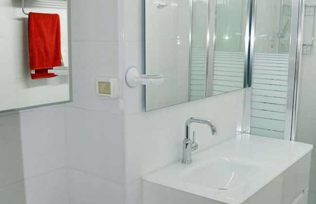 Classic 1BR in City Center near Beach by FeelHome - Photo 10