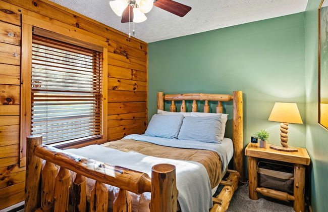 Deer Haven Cabin by Avantstay Waterfront Dock Firepit - Photo 21