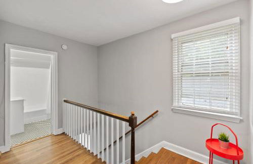 Stately 5BR Historic Retreat - CozySuites - Foto 21