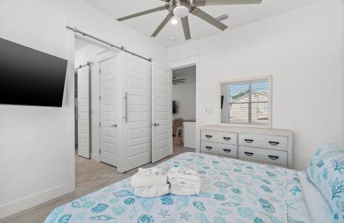 Brand NEW Expansive Coastal Home w/ Custom Furnishings Sleeps 15 - Photo 32