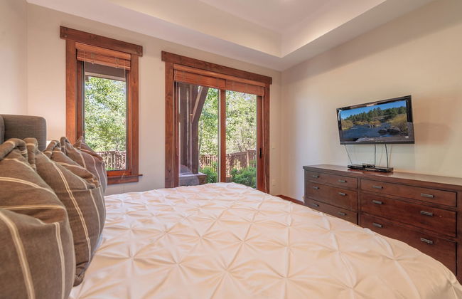 Lux Townhome Next to Village by Sierra Getaways - Photo 11