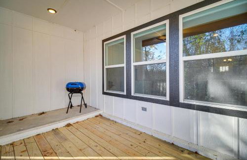 Near Grand Lake Charming Grove Home with Deck - Foto 23