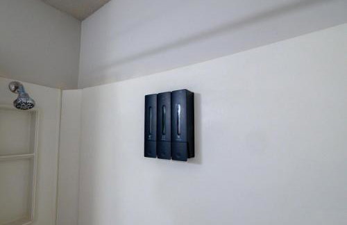 The Orange Lounge - 8 min to KU & Mass - Photo 7