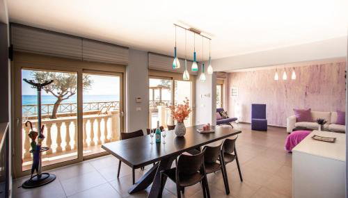 Luxury Beachfront Villa Margarita with Private Beach, Pool & Jacuzzi in Zakynthos - Foto 3