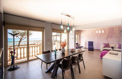 Luxury Beachfront Villa Margarita with Private Beach, Pool & Jacuzzi in Zakynthos - Foto 3