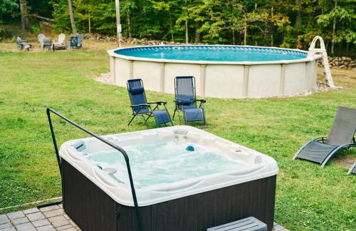 Bear House Catskills Cabin- Private Pool, Pond, Hot Tub, Dog-Friendly Sleeps 9 Adults - Foto 3