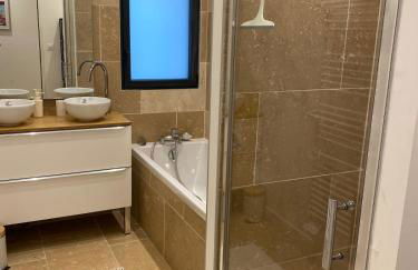 Maison moderne plain-pied 3 chambres jardin préau - Foto 16