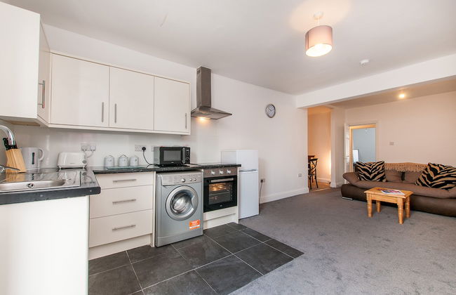 2 Bed Flat in Pedestrianized High Street - Foto 7