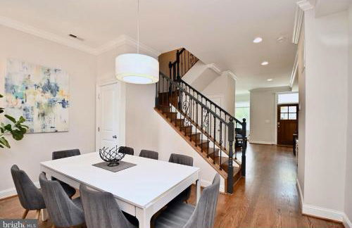 Elegant 5BR home near Capitol Hill! Free Parking! - Foto 2