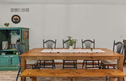 Maple Oasis by Avantstay Newly Built w/ Hot Tub, Game Room & Fire Pit - Foto 22