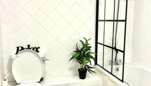 Unwind at Hebburn House-Your Serene Retreat Awaits - Foto 3, Shower